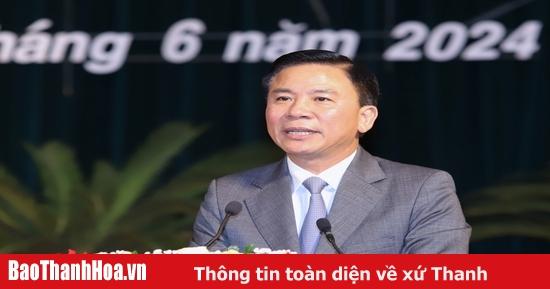 Tac pham nghe thuat giau ban sac dan toc su dung yeu to dan toc trong tranh
